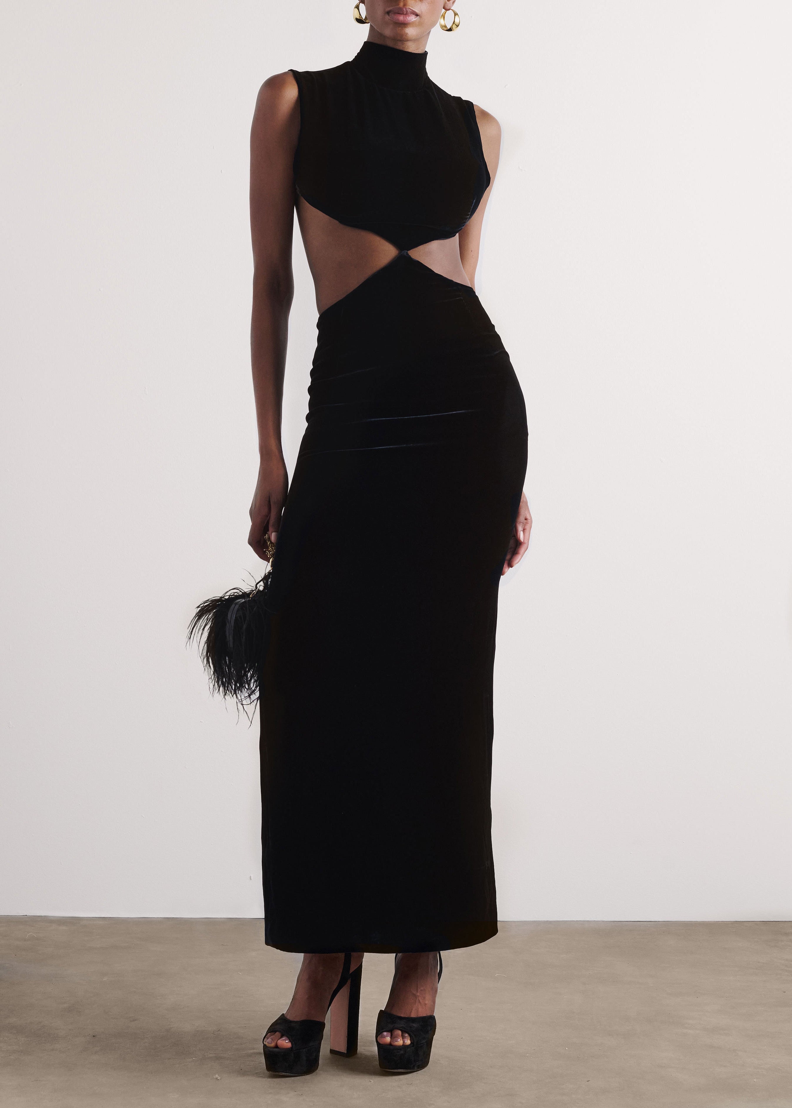 فستان فيرونا مخملي بفتحات أمامية