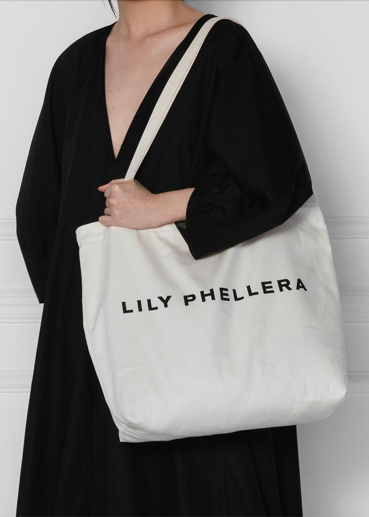 حقيبة قماش كبيرة الحجم من ليلي فيليرا